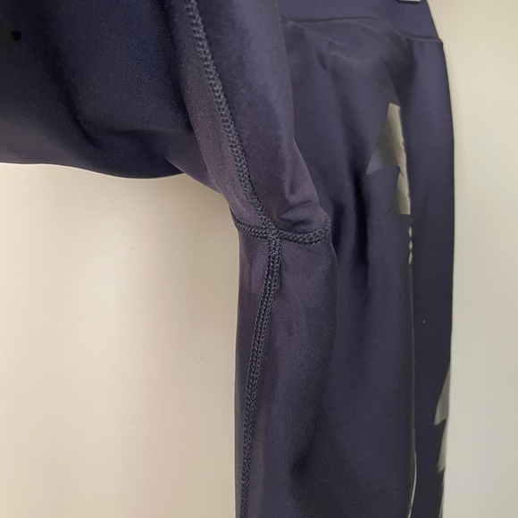 Ultracor Black Leggings with Glossy Lightning Bolt Design Sz M - Picture 6 of 6